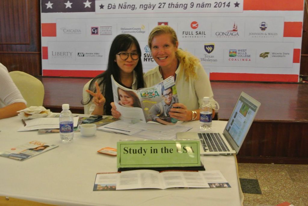 Study in the USA CEO Renait Stephens visits with a student at the VNIS Fair