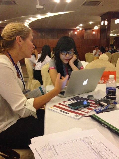 Renait Stephens consults on U.S. study at the VNIS Fair